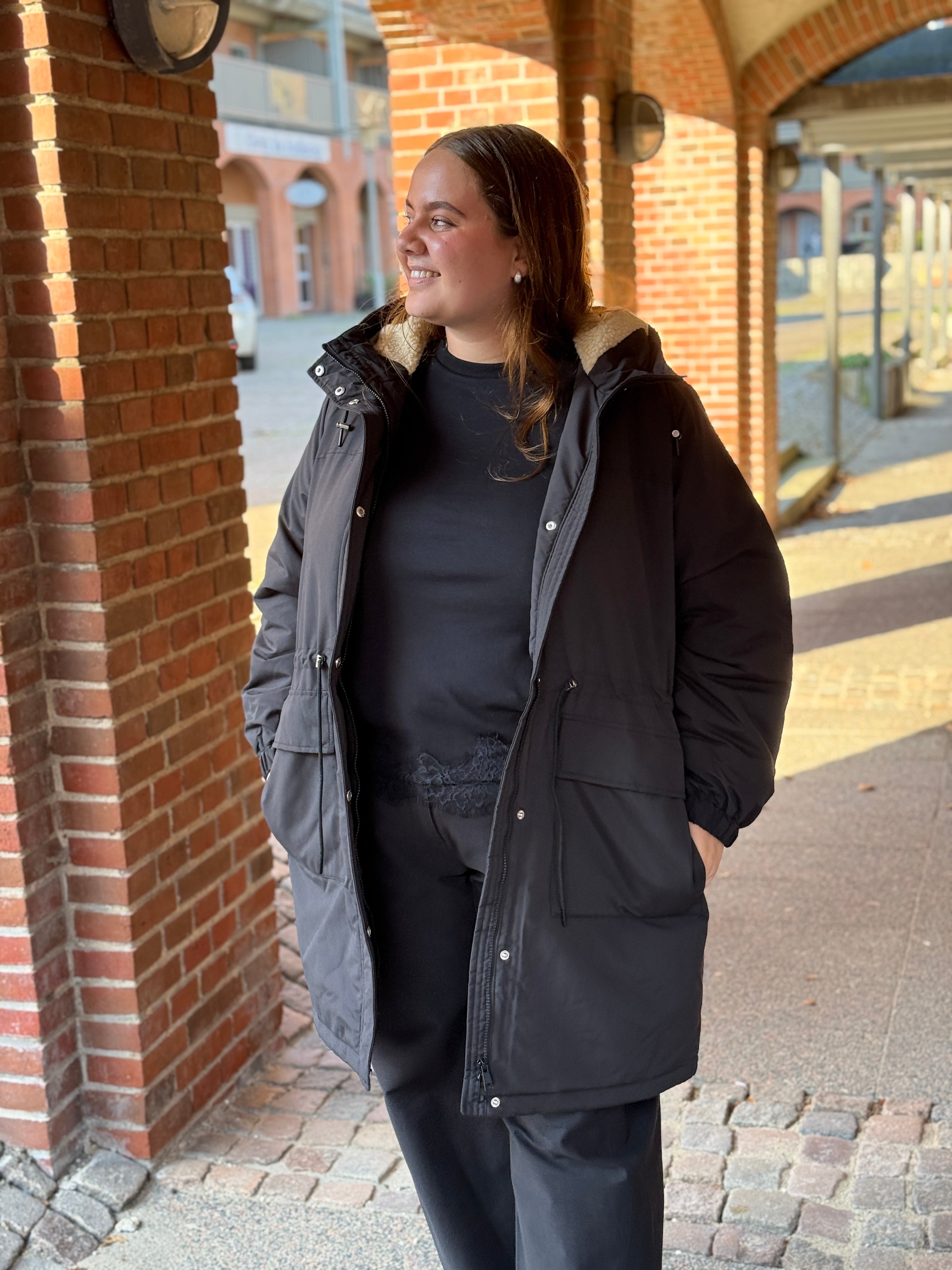 VMCALMA Coat - Black